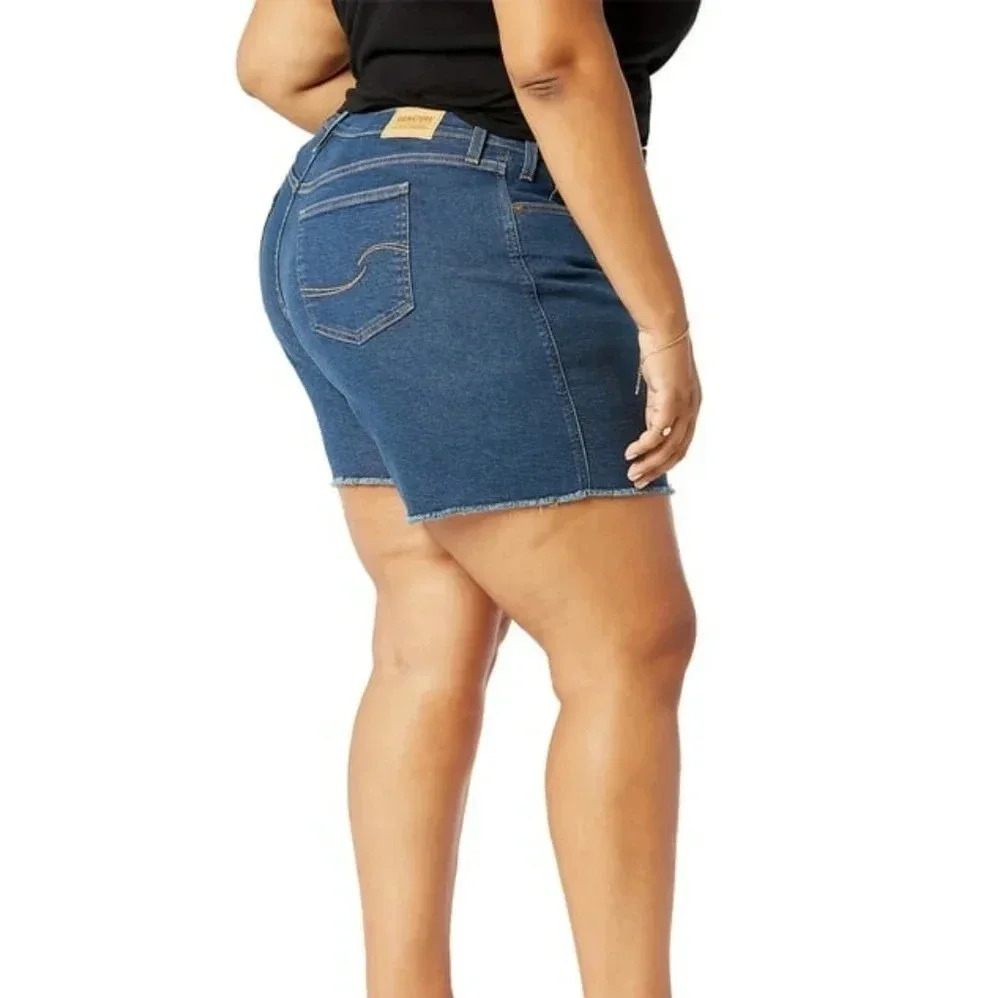 Signature by Levi Strauss  & Co. High Rise Plus Size Heritage Denim Shorts 26W. - Picture 5 of 16